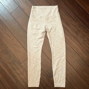 Lululemon aligns size 6